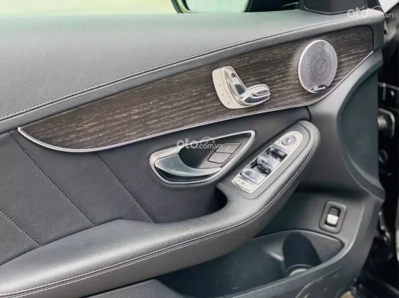 Mercedes-Benz C300 AMG 2019 - Đen đen