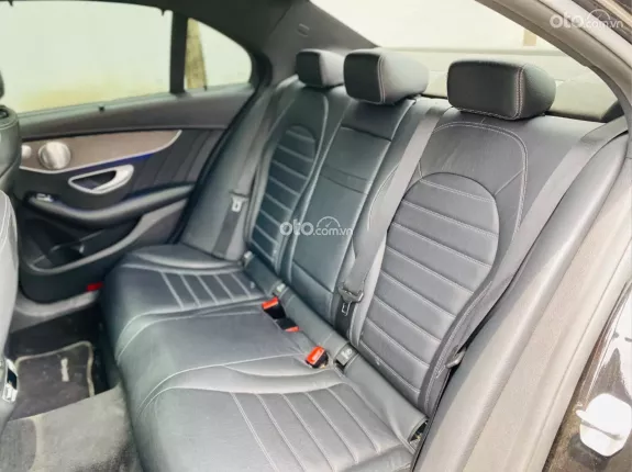 Mercedes-Benz C300 AMG 2019 - Đen đen