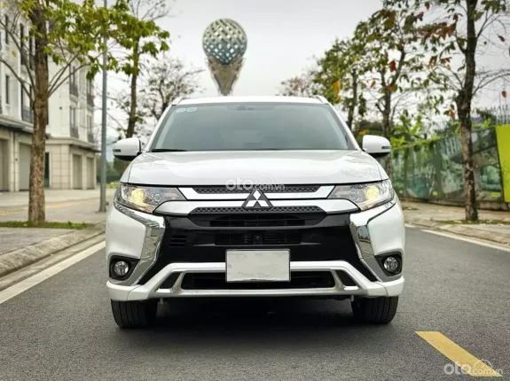 Mitsubishi Outlander 2.0 CVT 2023 - Màu trắng xe đẹp