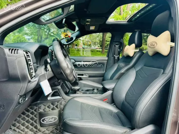 Ford Everest 2.0L ST5 10AT 4x4 Titanium 2022 - Phụ kiện đi kèm: Phim cách nhiệt, lót sàn