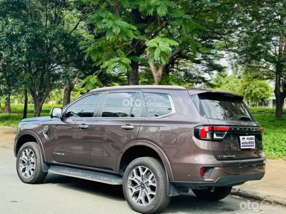 Ford Everest 2.0L ST5 10AT 4x4 Titanium 2022 - Phụ kiện đi kèm: Phim cách nhiệt, lót sàn