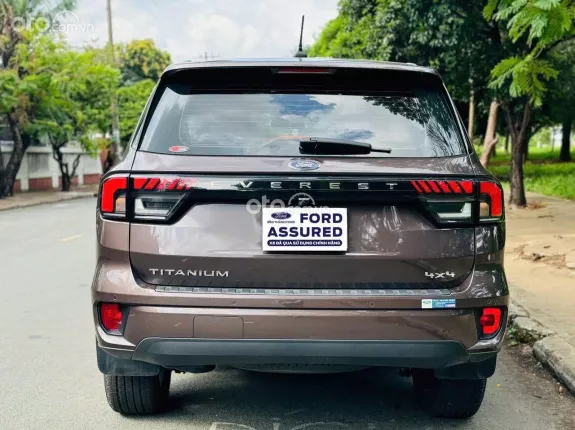 Ford Everest 2.0L ST5 10AT 4x4 Titanium 2022 - Phụ kiện đi kèm: Phim cách nhiệt, lót sàn