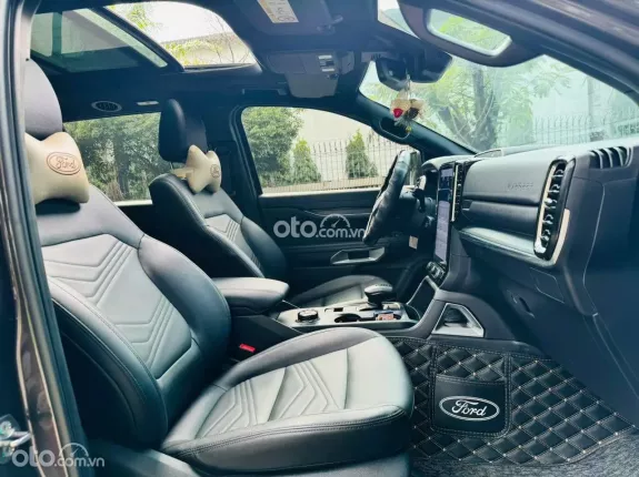 Ford Everest 2.0L ST5 10AT 4x4 Titanium 2022 - Phụ kiện đi kèm: Phim cách nhiệt, lót sàn