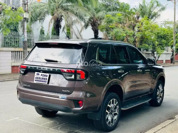 Ford Everest 2.0L ST5 10AT 4x4 Titanium 2022 - Phụ kiện đi kèm: Phim cách nhiệt, lót sàn