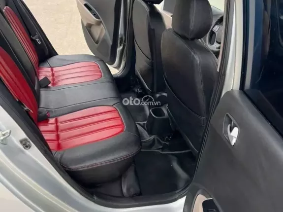 Hyundai Grand i10 Sedan 1.2 MT 2018 - Bản đủ đời 2018. Xe đại chất, không lỗi nhỏ. Máy, số, keo chỉ, thân vỏ zin tuyệt đối. Đã có m