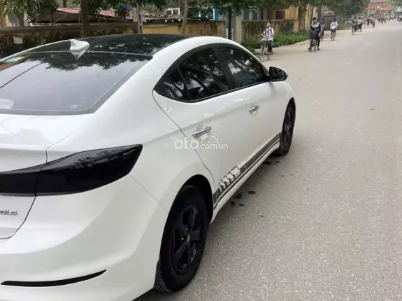 Hyundai Elantra 2018 - 1.6 MT đời 2018 xe tư nhân. Xe đại chất, máy số keo chỉ zin. Đã có màn hình, camera đủ