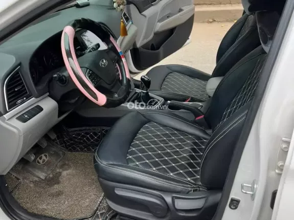 Hyundai Elantra 2018 - 1.6 MT đời 2018 xe tư nhân. Xe đại chất, máy số keo chỉ zin. Đã có màn hình, camera đủ