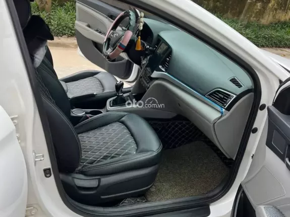 Hyundai Elantra 2018 - 1.6 MT đời 2018 xe tư nhân. Xe đại chất, máy số keo chỉ zin. Đã có màn hình, camera đủ