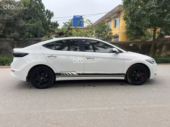 Hyundai Elantra 2018 - 1.6 MT đời 2018 xe tư nhân. Xe đại chất, máy số keo chỉ zin. Đã có màn hình, camera đủ