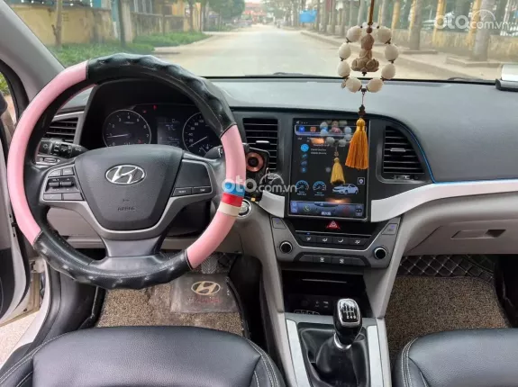 Hyundai Elantra 2018 - 1.6 MT đời 2018 xe tư nhân. Xe đại chất, máy số keo chỉ zin. Đã có màn hình, camera đủ