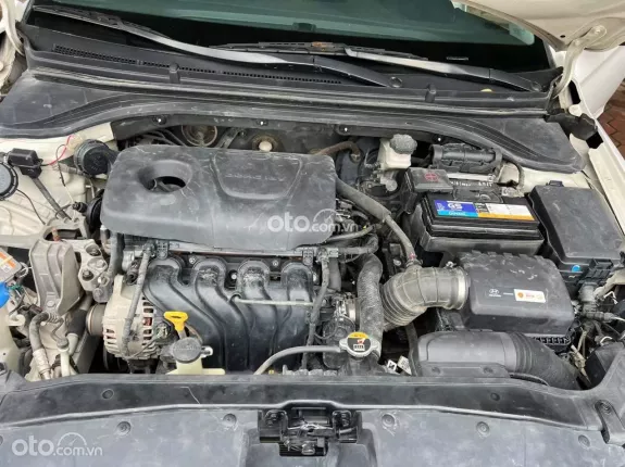 Hyundai Elantra 2018 - 1.6 MT đời 2018 xe tư nhân. Xe đại chất, máy số keo chỉ zin. Đã có màn hình, camera đủ