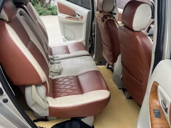 Toyota Innova 2.0E 2015 - Xe tư nhân, biển 30 Xe đại chất, máy zin từ cò. Keo chỉ thân vỏ Zin. Xe không tacxi dịch vụ