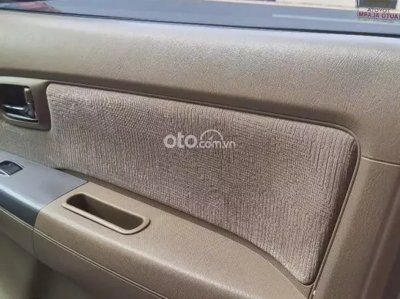 Toyota Fortuner 2010 - Số sàn máy dầu