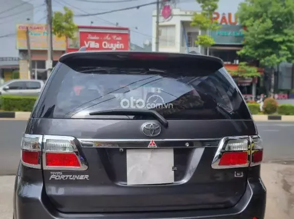 Toyota Fortuner 2010 - Số sàn máy dầu