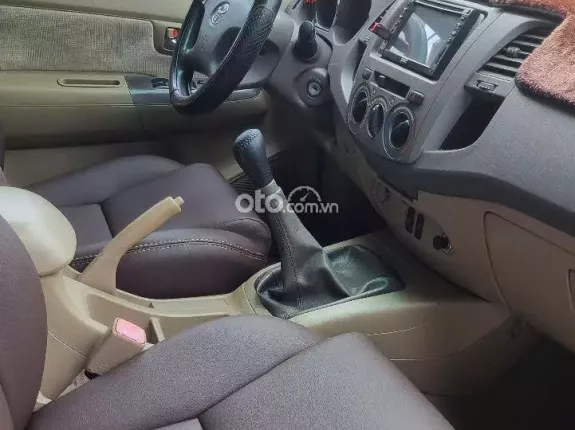 Toyota Fortuner 2010 - Số sàn máy dầu