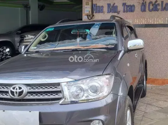 Toyota Fortuner 2010 - Số sàn máy dầu