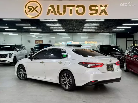 Toyota Camry 2.0Q 2023 - Xe Màu Trắng Ngọc Trai - Nội thất Kem