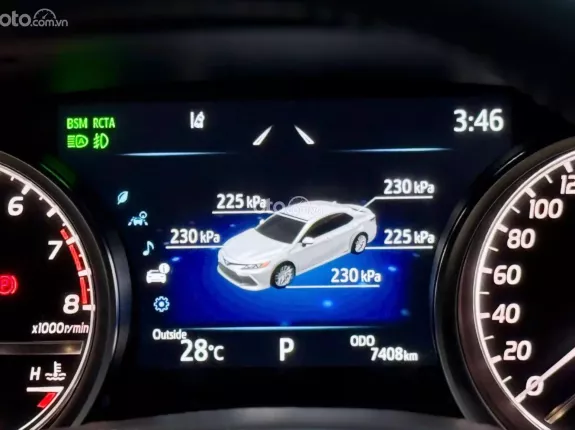 Toyota Camry 2.0Q 2023 - Xe Màu Trắng Ngọc Trai - Nội thất Kem