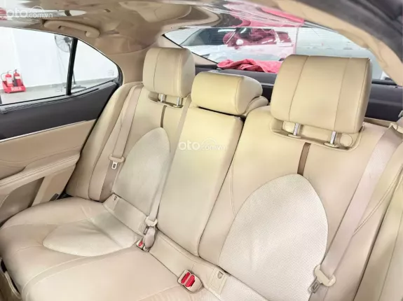 Toyota Camry 2.0Q 2023 - Xe Màu Trắng Ngọc Trai - Nội thất Kem