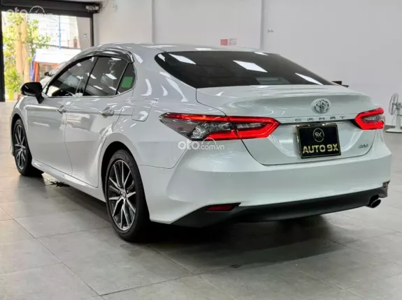 Toyota Camry 2.0Q 2023 - Xe Màu Trắng Ngọc Trai - Nội thất Kem