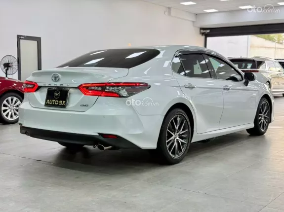 Toyota Camry 2.0Q 2023 - Xe Màu Trắng Ngọc Trai - Nội thất Kem
