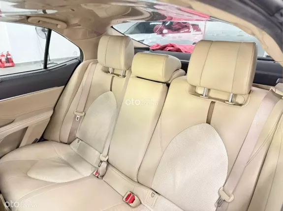 Toyota Camry 2.0Q 2023 - Xe Màu Trắng Ngọc Trai - Nội thất Kem