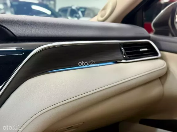 Toyota Camry 2.0Q 2023 - Xe Màu Trắng Ngọc Trai - Nội thất Kem