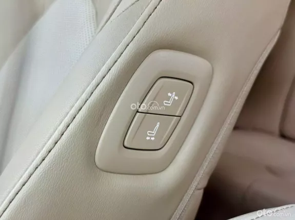 Toyota Camry 2.0Q 2023 - Xe Màu Trắng Ngọc Trai - Nội thất Kem