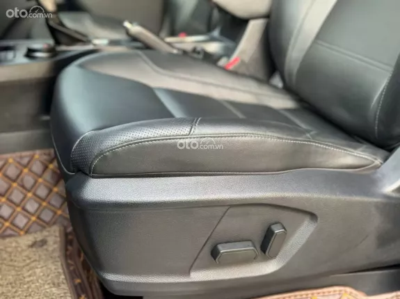 Ford Everest 2.0L ST5 10AT 4x4 Titanium 2019 - 7 chỗ rộng rãi, dẫn động 2 cầu đa năng