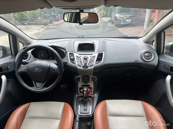 Ford Fiesta 1.6 AT 2011 - Tiện nghi đi gia đình rất phù hợp, chi phí thấp
