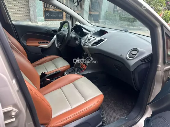 Ford Fiesta 1.6 AT 2011 - Tiện nghi đi gia đình rất phù hợp, chi phí thấp
