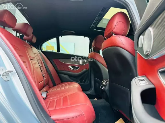 Mercedes-Benz C300 AMG 2015 - Nội thất đỏ