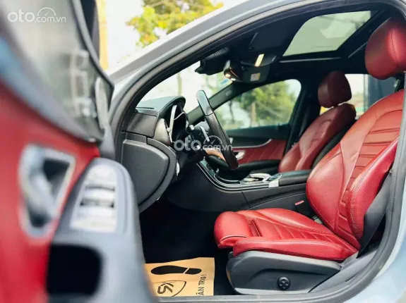 Mercedes-Benz C300 AMG 2015 - Nội thất đỏ