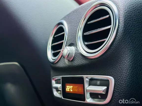 Mercedes-Benz C300 AMG 2015 - Nội thất đỏ