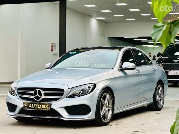 Mercedes-Benz C300 AMG 2015 - Nội thất đỏ