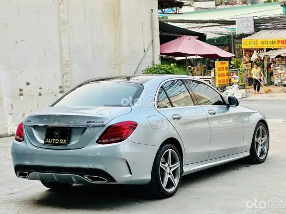 Mercedes-Benz C300 AMG 2015 - Nội thất đỏ