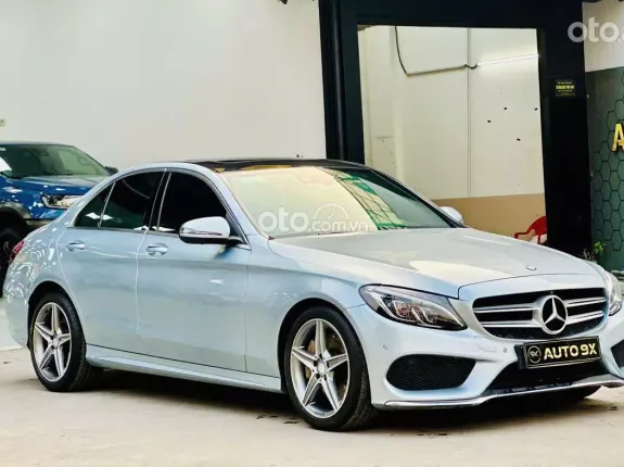 Mercedes-Benz C300 AMG 2015 - Nội thất đỏ