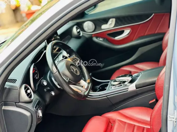 Mercedes-Benz C300 AMG 2015 - Nội thất đỏ