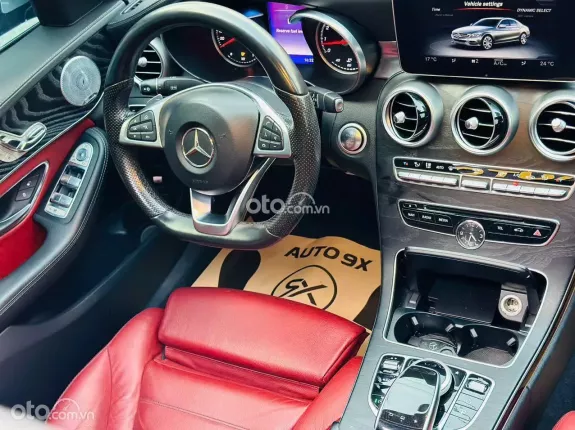Mercedes-Benz C300 AMG 2015 - Nội thất đỏ
