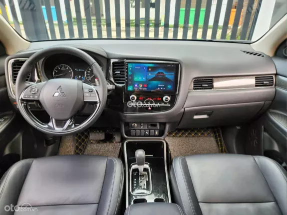 Mitsubishi Outlander 2.0 CVT 2021 - Lướt nhẹ 27.000km