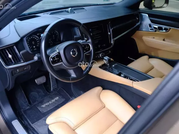 Volvo V90 Cross Country 2018 - Xe nhập Thụy Điển, hỗ trợ bank 70%, giá tốt