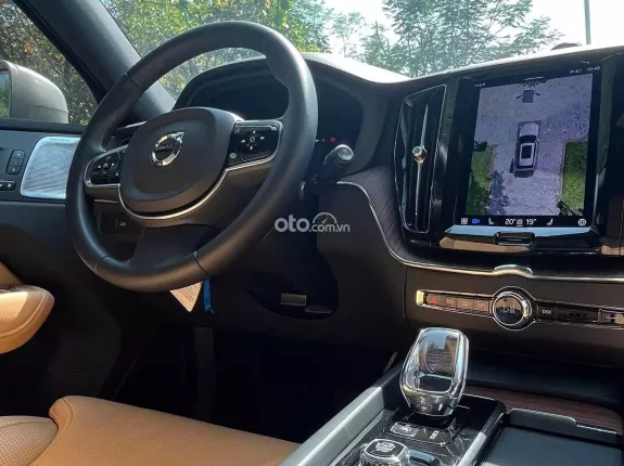 Volvo XC60 B6 Ultimate Bright 2024 - XC60 mới tiết kiệm 200tr so với xe mới