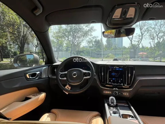Volvo XC60 B6 Ultimate Bright 2024 - XC60 mới tiết kiệm 200tr so với xe mới