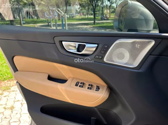 Volvo XC60 B6 Ultimate Bright 2024 - XC60 mới tiết kiệm 200tr so với xe mới