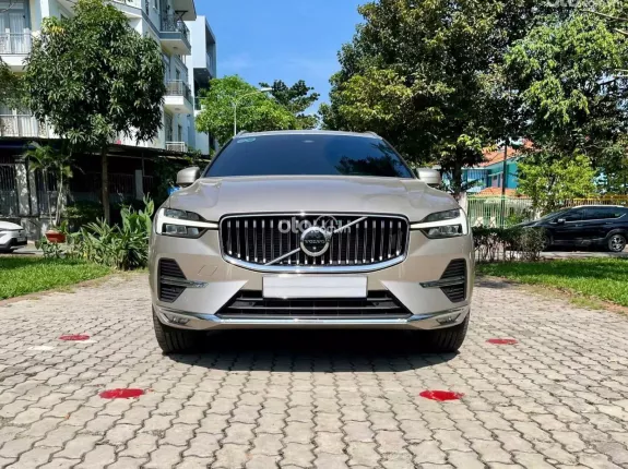 Volvo XC60 B6 Ultimate Bright 2024 - XC60 mới tiết kiệm 200tr so với xe mới
