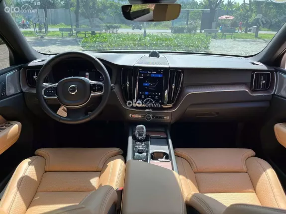 Volvo XC60 B6 Ultimate Bright 2024 - XC60 mới tiết kiệm 200tr so với xe mới