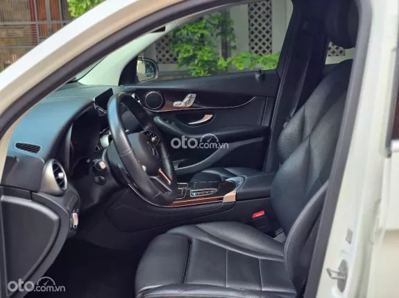 Mercedes-Benz GLC 200 2020 - Trắng Đen