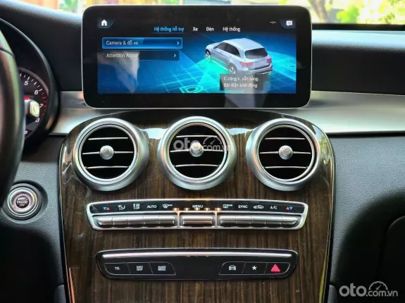 Mercedes-Benz GLC 200 2020 - Trắng Đen