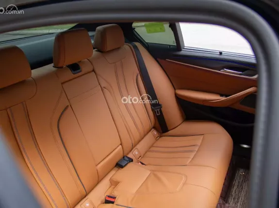 BMW 520i M Sport 2023 - Odo 1789 km đăng ký 2024, bản full có đá cốp, cửa hít 5 năm bảo dưỡng free