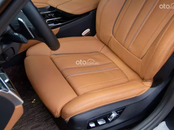 BMW 520i M Sport 2023 - Odo 1789 km đăng ký 2024, bản full có đá cốp, cửa hít 5 năm bảo dưỡng free